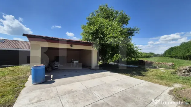 Casa cu 3 camere, 200 mp, teren 3286 mp, localitatea Jankmaj