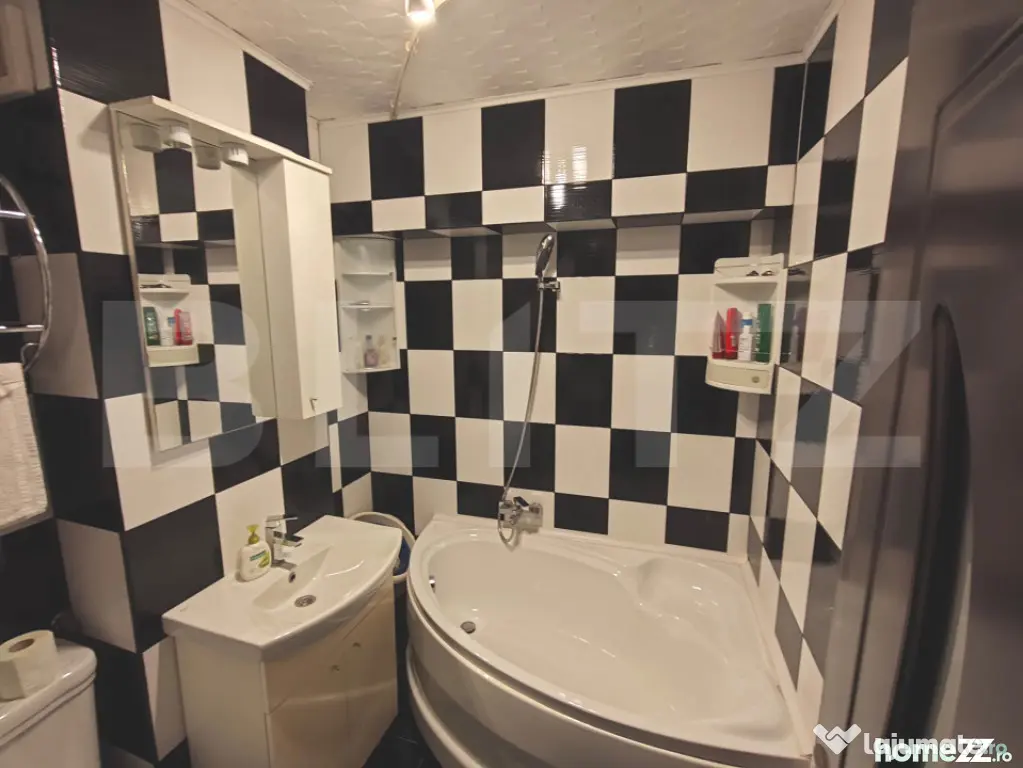 Apartament 75 mp utili, etaj 8, lift, zona Micro 11