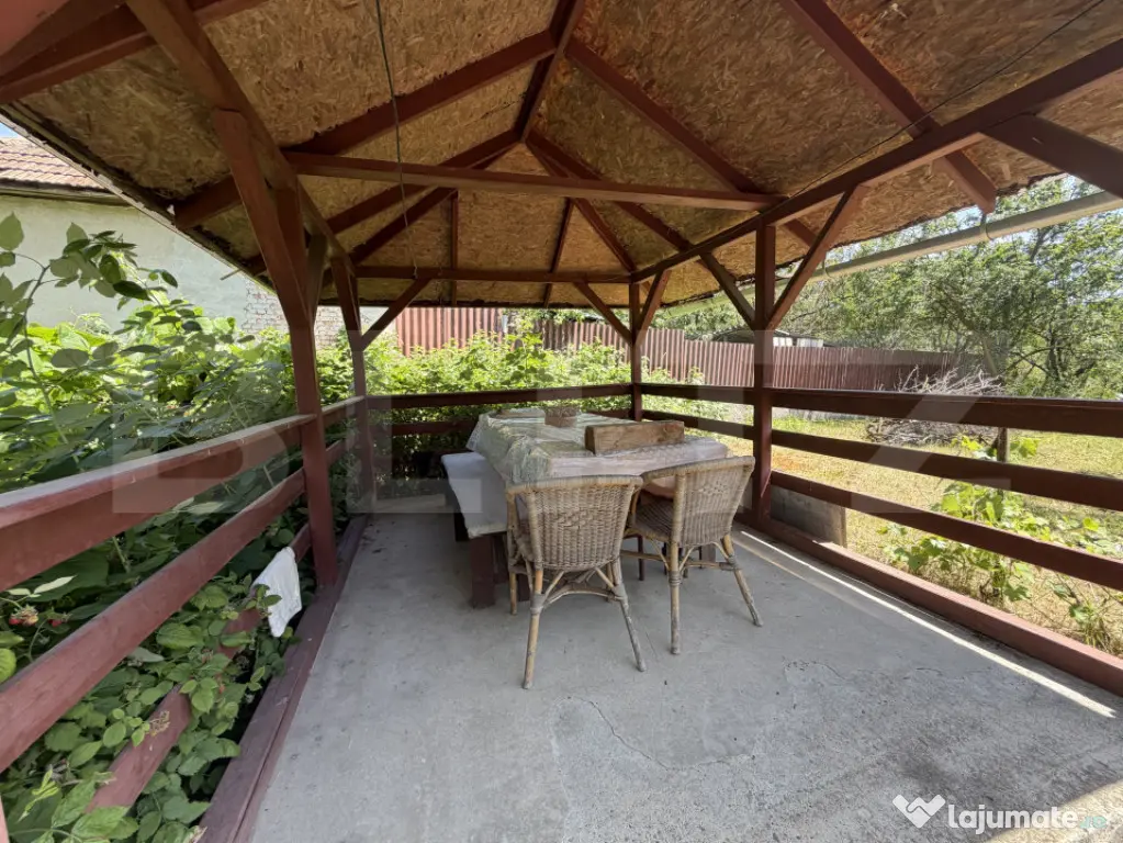 Casă de vanzare, 5 camere și un teren de 500 mp