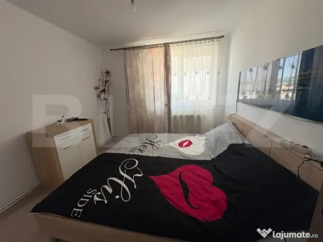Apartament 3 camere, renovat, balcon închis in HUNEDOARA