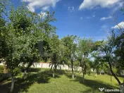 Teren intravilan de 1.700 mp, împrejmuit și parcelabil, î