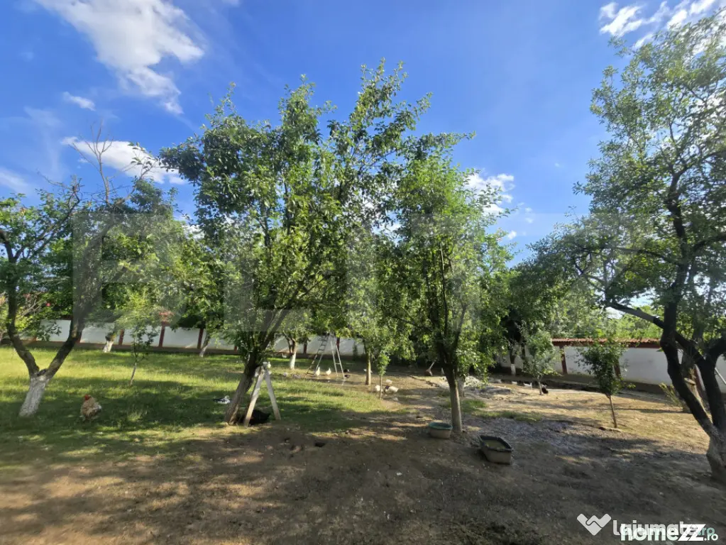 Teren intravilan de 1.227 mp, împrejmuit, în Titu
