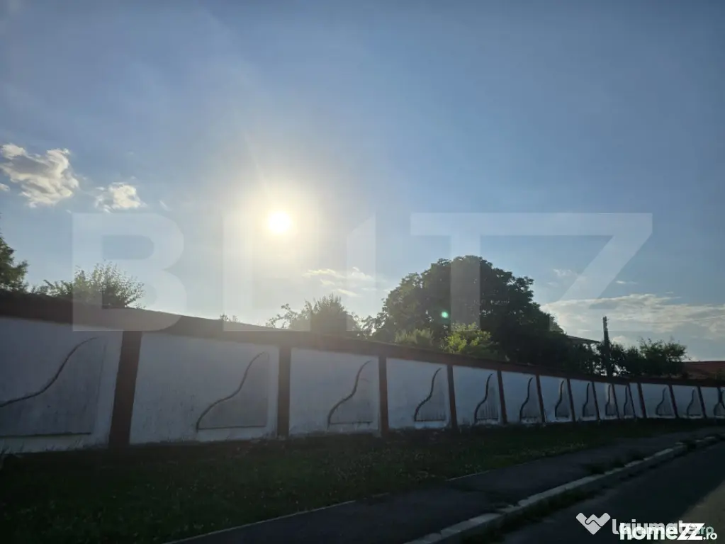 Teren intravilan de 1.227 mp, împrejmuit, în Titu
