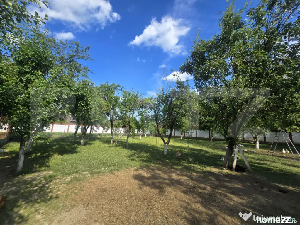 Teren intravilan de 1.227 mp, împrejmuit, în Titu