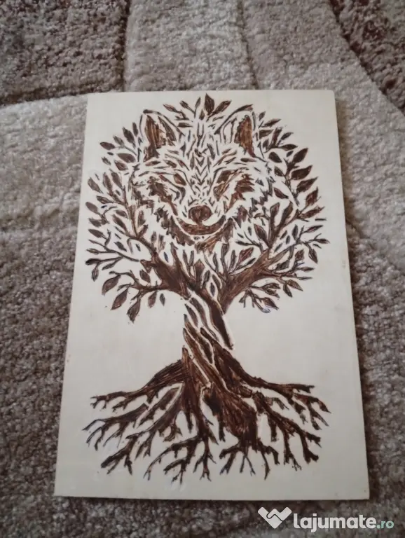 Tablou Lemn Pirogravat Manual - Lupul și Copacul Vieții (Handmade