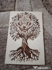 Tablou Lemn Pirogravat Manual - Lupul și Copacul Vieții (Handmade