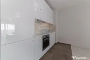 Apartament de închiriat modern la Adora Park, strada Coc...