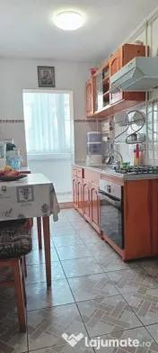 Apartament de 3 camere- boxa | Astra-Berzei