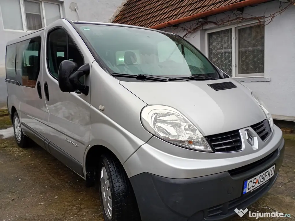 Vând Renault Trafic