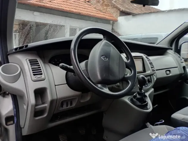 Vând Renault Trafic