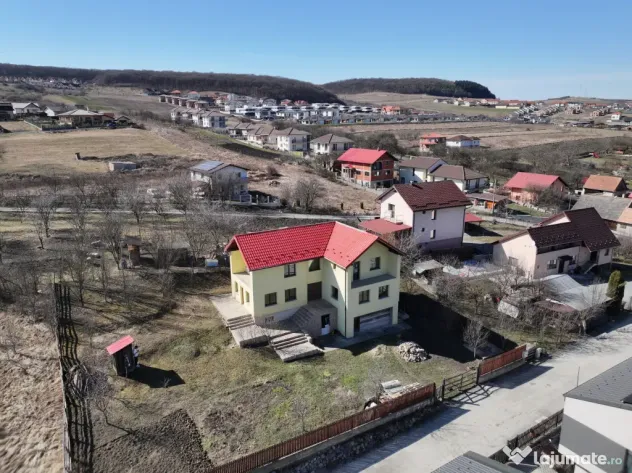 Casă individuală pe 1000 mp teren la preț de duplex: Str