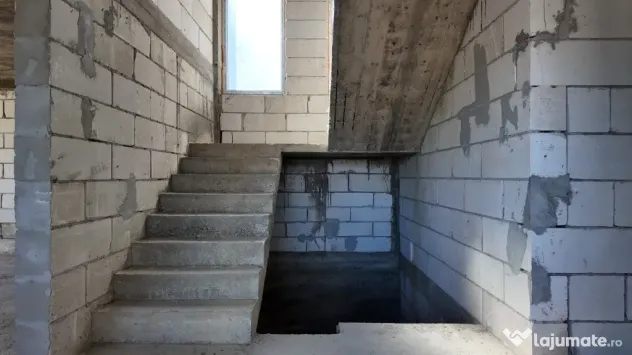 Casă individuală pe 1000 mp teren la preț de duplex: Str