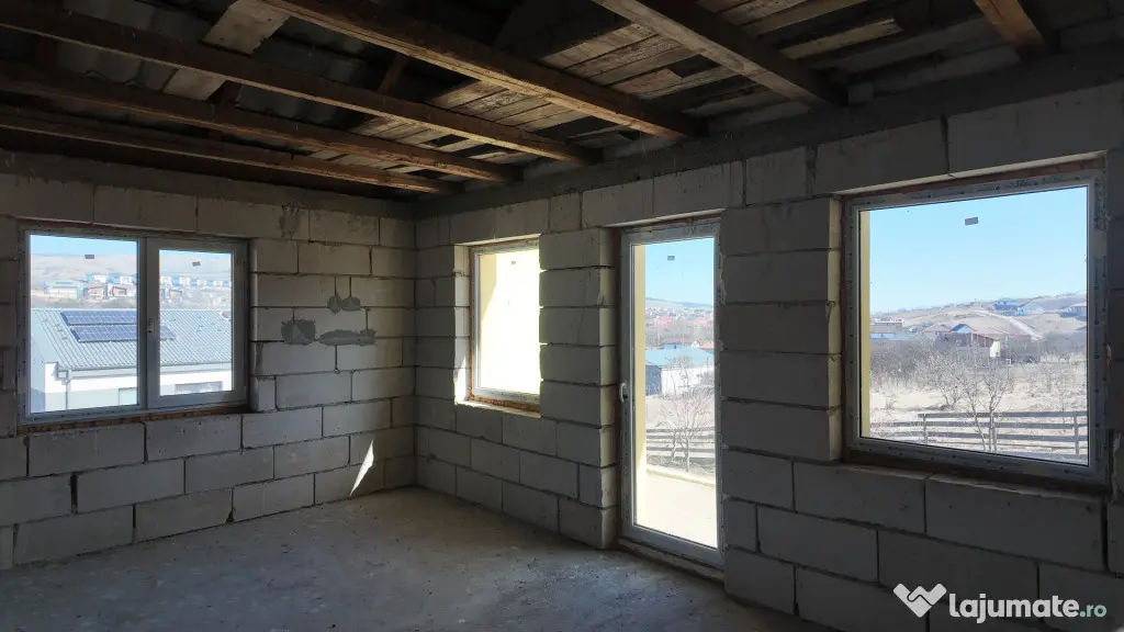 Casă individuală pe 1000 mp teren la preț de duplex: Str