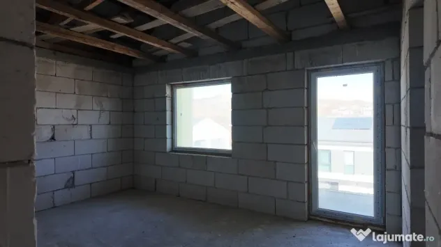 Casă individuală pe 1000 mp teren la preț de duplex: Str