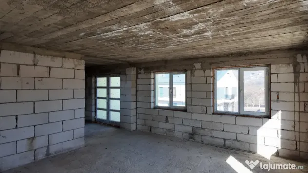 Casă individuală pe 1000 mp teren la preț de duplex: Str