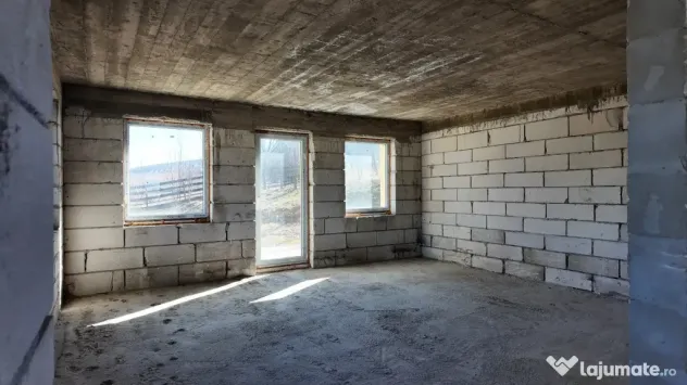 Casă individuală pe 1000 mp teren la preț de duplex: Str