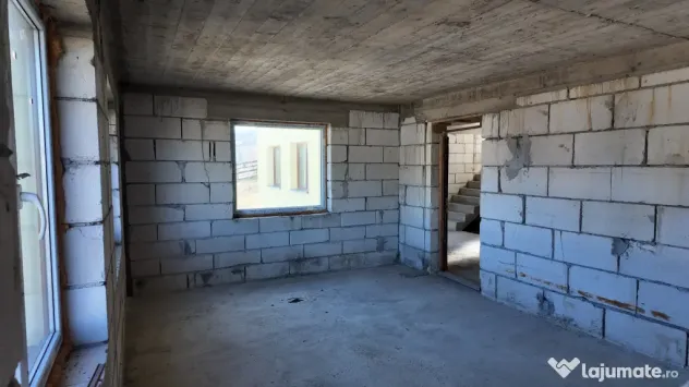 Casă individuală pe 1000 mp teren la preț de duplex: Str