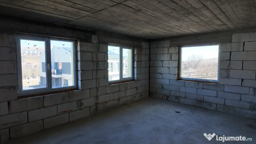 Casă individuală pe 1000 mp teren la preț de duplex: Str