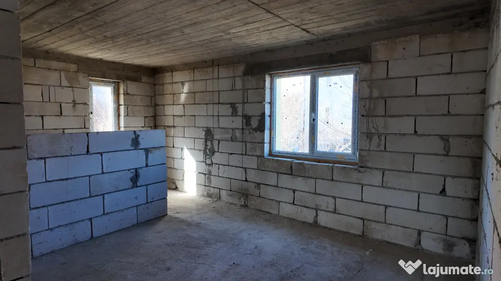 Casă individuală pe 1000 mp teren la preț de duplex: Str