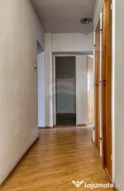 Apartament cu 4 camere de vânzare în zona 13 Septembrie