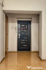 Apartament cu 4 camere de vânzare în zona 13 Septembrie