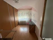 Apartament cu 3 camere de închiriat în zona Dacia 