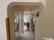 Apartament cu 3 camere de închiriat în zona Dacia 