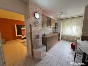 Apartament cu 3 camere de închiriat în zona Dacia