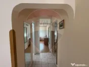 Apartament cu 3 camere de închiriat în zona Dacia