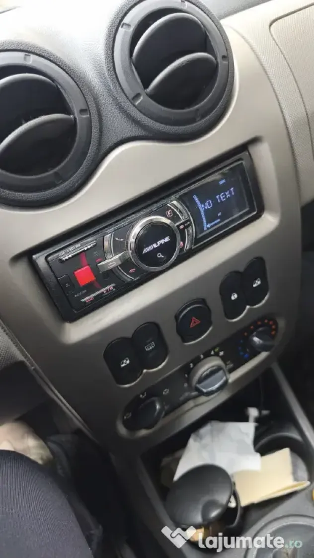 Vând Dacia Logan