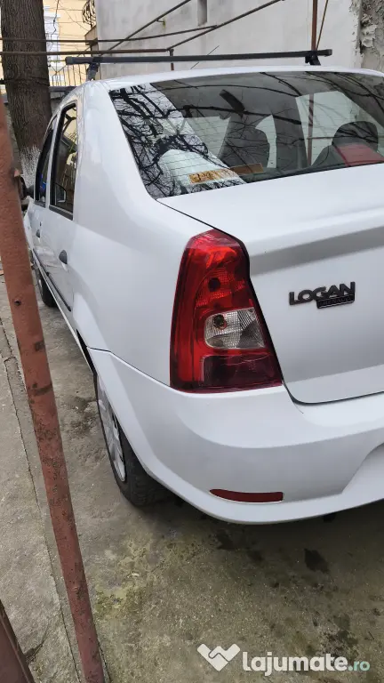 Vând Dacia Logan