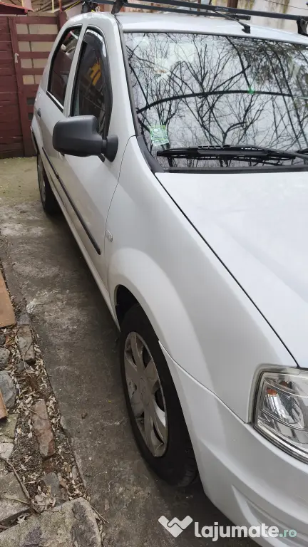 Vând Dacia Logan