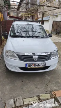 Vând Dacia Logan