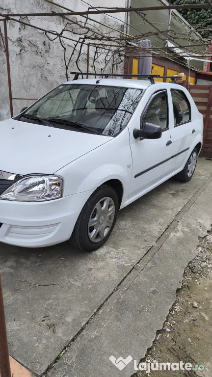 Vând Dacia Logan