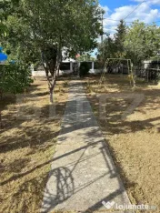 Casă cu teren 2.453 mp și toate utilitățile – acces di 