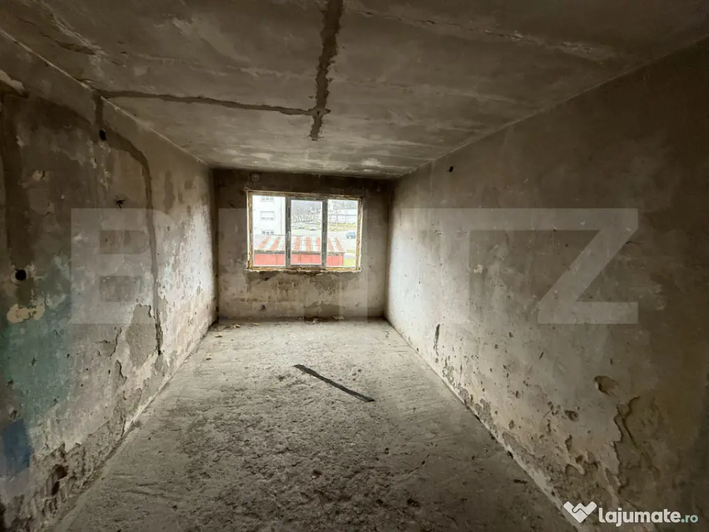 Bloc cu 2 etaje, aflat în zona centrală a orașului Cugir