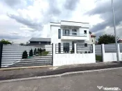 Casa moderna - 4 dormitoare - 2026 - toate utilitatile - ... 