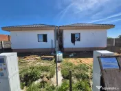 Duplex despartit prin C.T. - canalizare - teren generos 