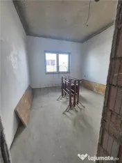 Duplex despartit prin baie - aproape de centura - toate util 