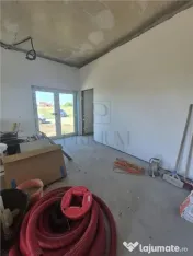 Duplex despartit prin baie - aproape de centura - toate util 