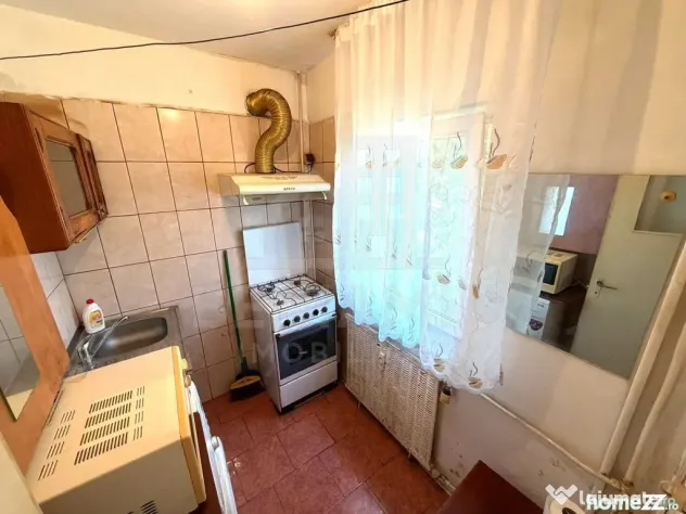Garsoniera etaj 3 bloc din 1983 - Parculet Rovine - comis...
