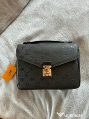 Geanta dama model Pochette Metis piele stantata 