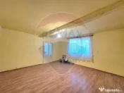 Casă / Vilă cu 3 camere de vânzare în zona Central 