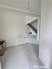 Duplex spatios - 3 bai - asfalt 