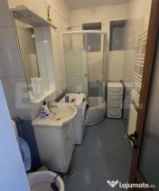 Apartament cu 2 camere de închiriat – Strada Revoluției, 
