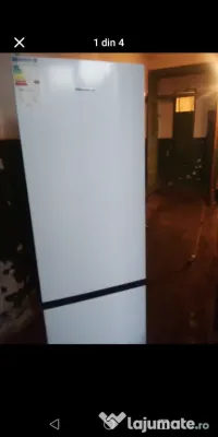 Vând frigider cu congelator marca Heinner 