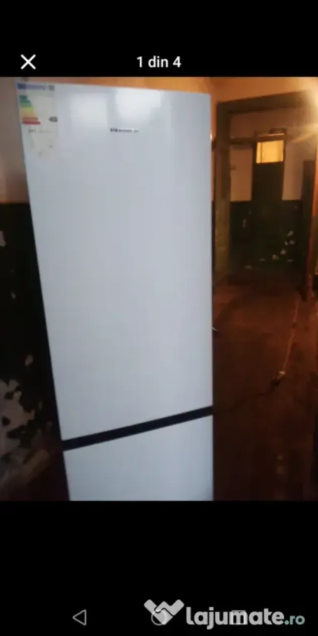 Vând frigider cu congelator marca Heinner