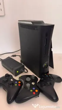 Consola xbox 360 + 3 controllere