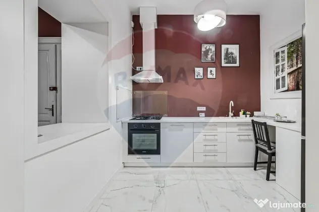 Apartament cu 3 camere pretebil pentru cabinet sau rezide...