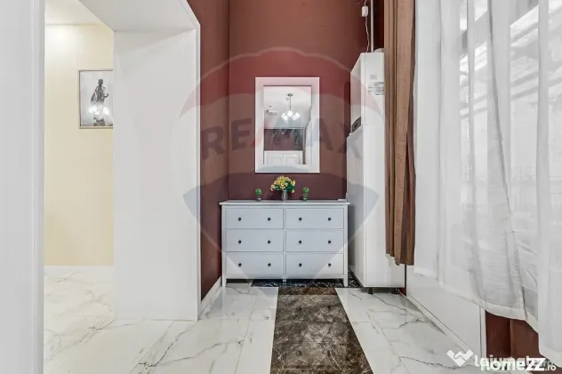 Apartament cu 3 camere pretebil pentru cabinet sau rezide...